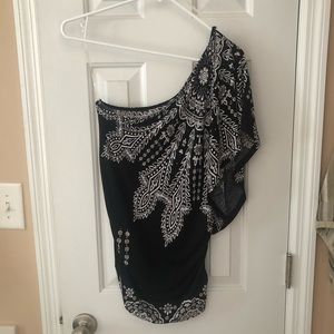 One shoulder top